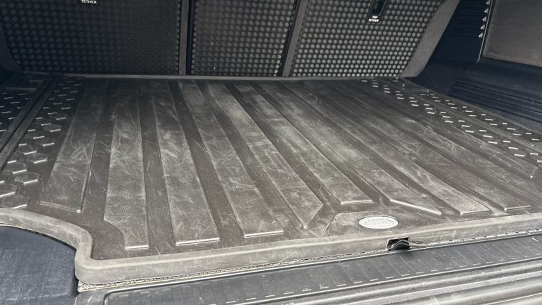 Land Rover Defender 3.0 D200 SE 110 5dr Auto Diesel Estate